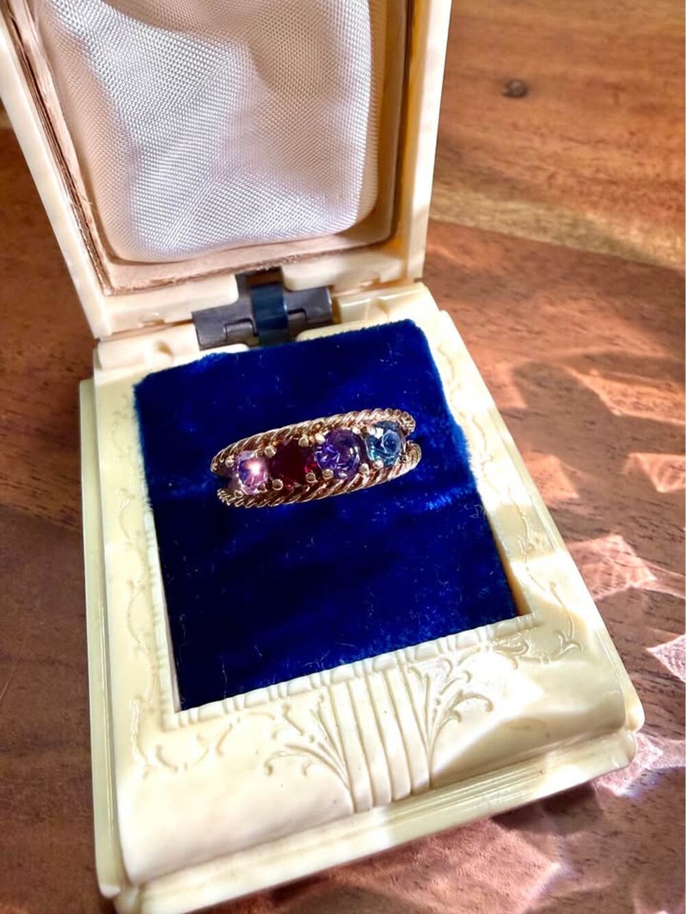 10K Gold Vintage Mother’s Ring - Size 7 - 3.5g